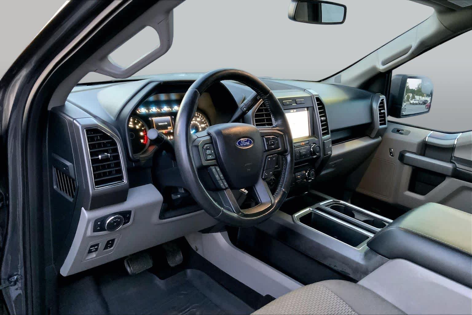 Used 2018 Magnetic Metallic Ford XLT image 15