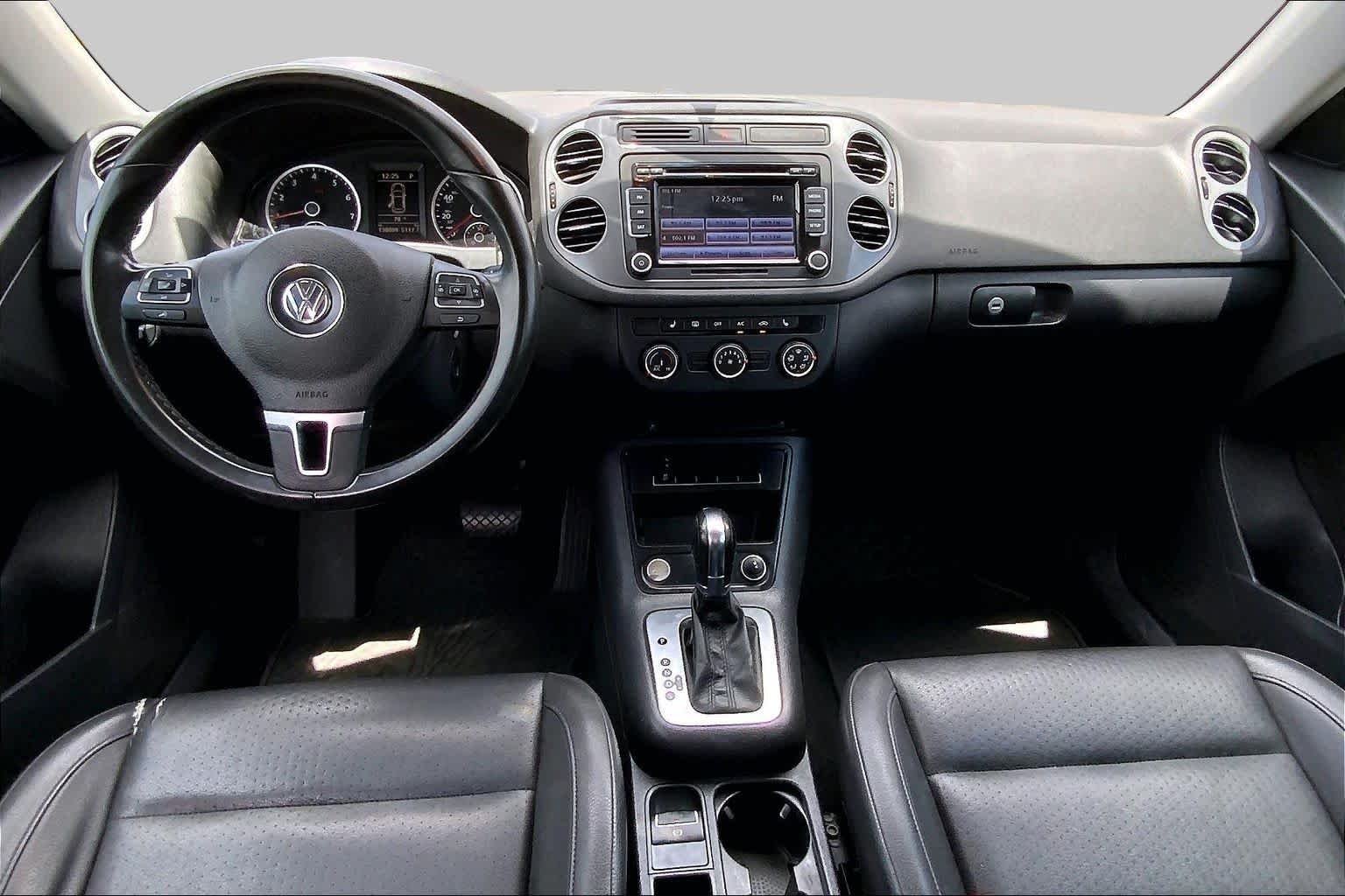 Used 2014 Reflex Silver Metallic Volkswagen SE image 13