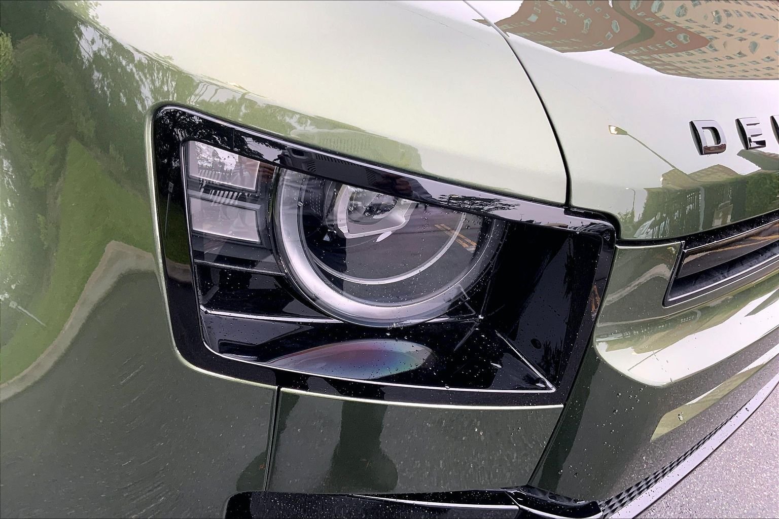New 2026 Woolstone Green Land Rover X-Dynamic SE image 13
