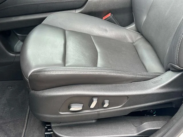 Used 2023 White Cadillac Sport image 17