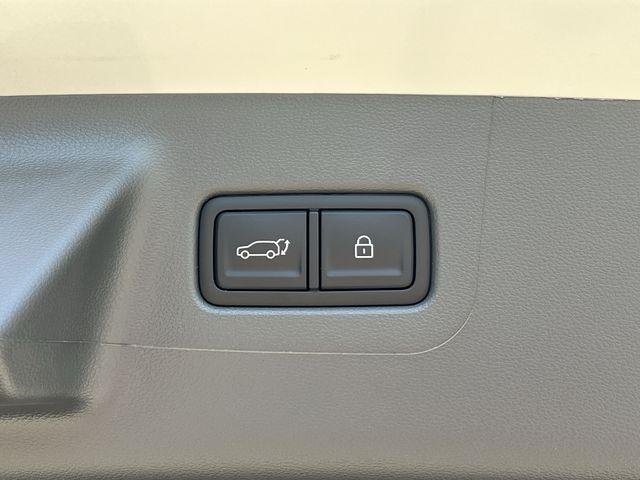 New 2026 White Hyundai SE FWD image 30