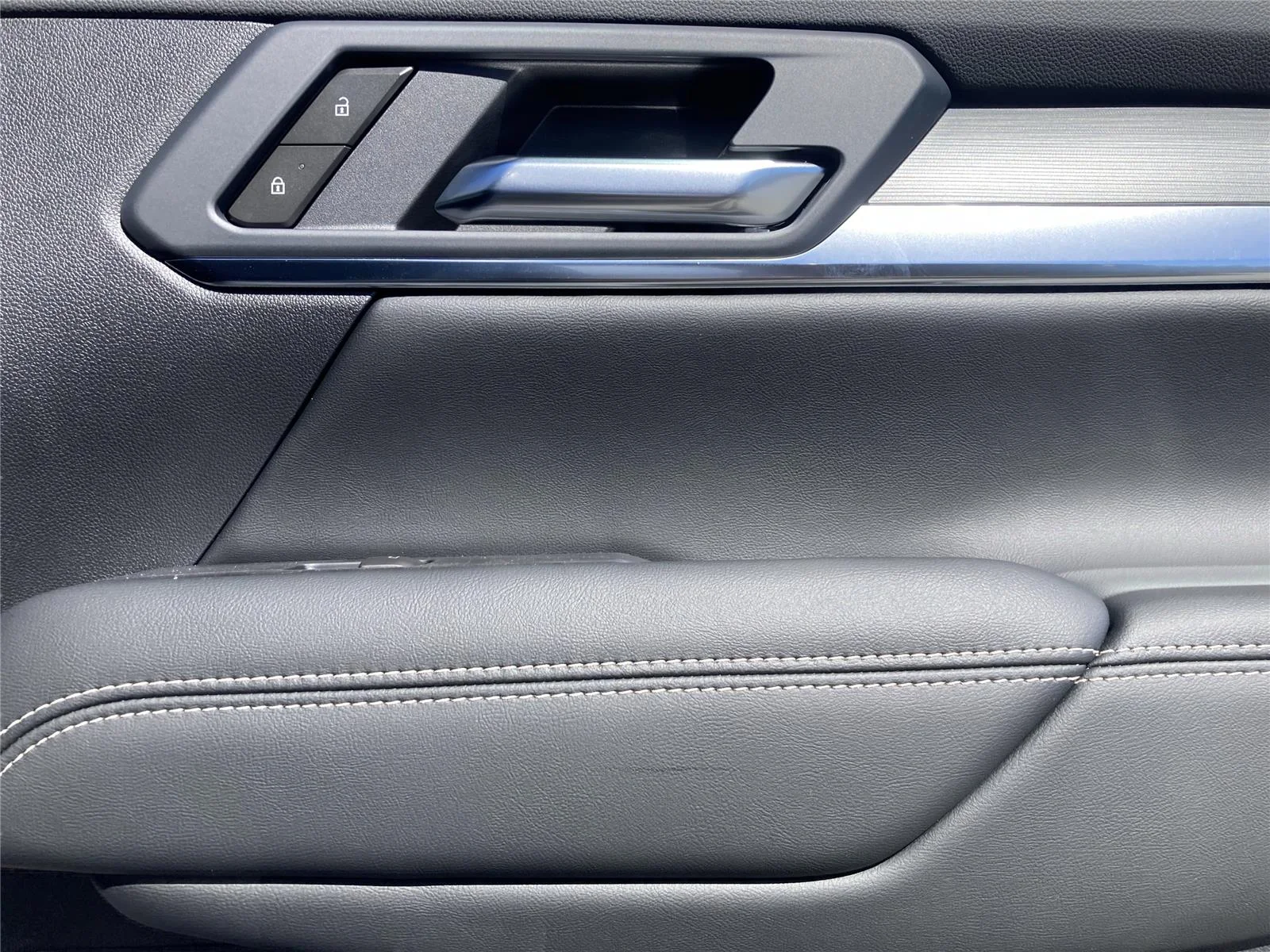 New 2026 Sterling Metallic GMC Elevation image 14