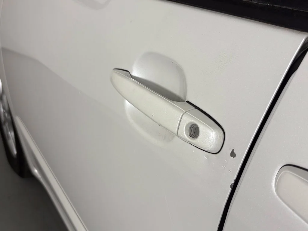 Used 2006 White Toyota XLE image 12