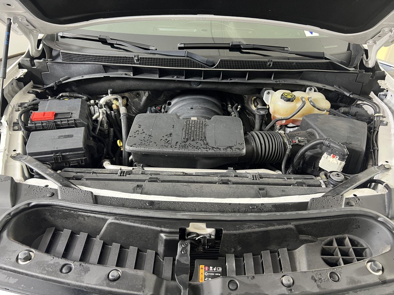 Used 2022 White Frost GMC SLT image 30
