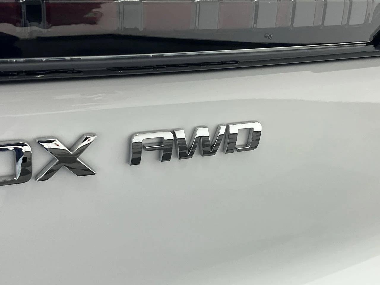 Used 2025 Summit White Chevrolet LT image 31