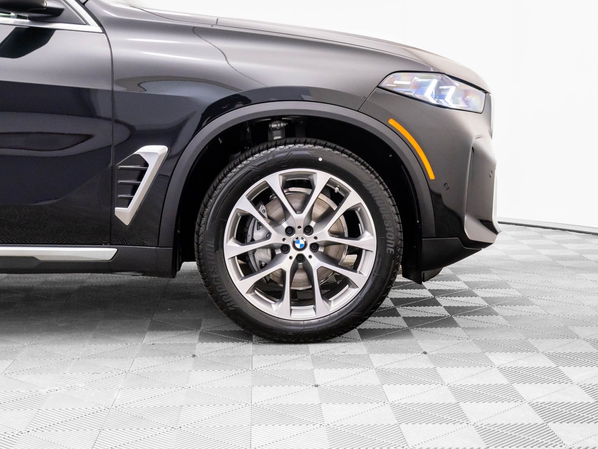 New 2026 Black Sapphire Metallic BMW xDrive40i image 36