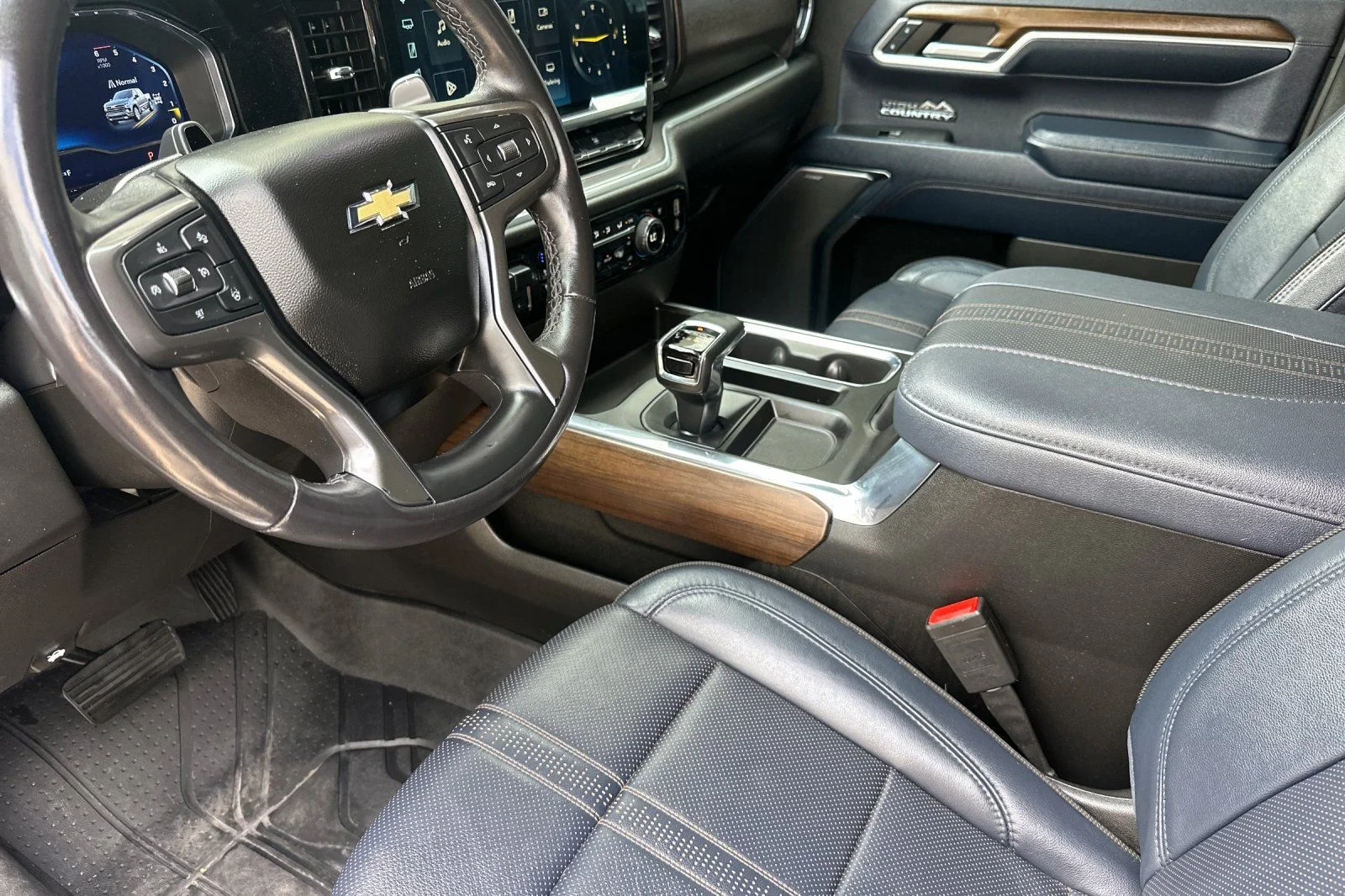Used 2024 Beige Chevrolet High Country image 9