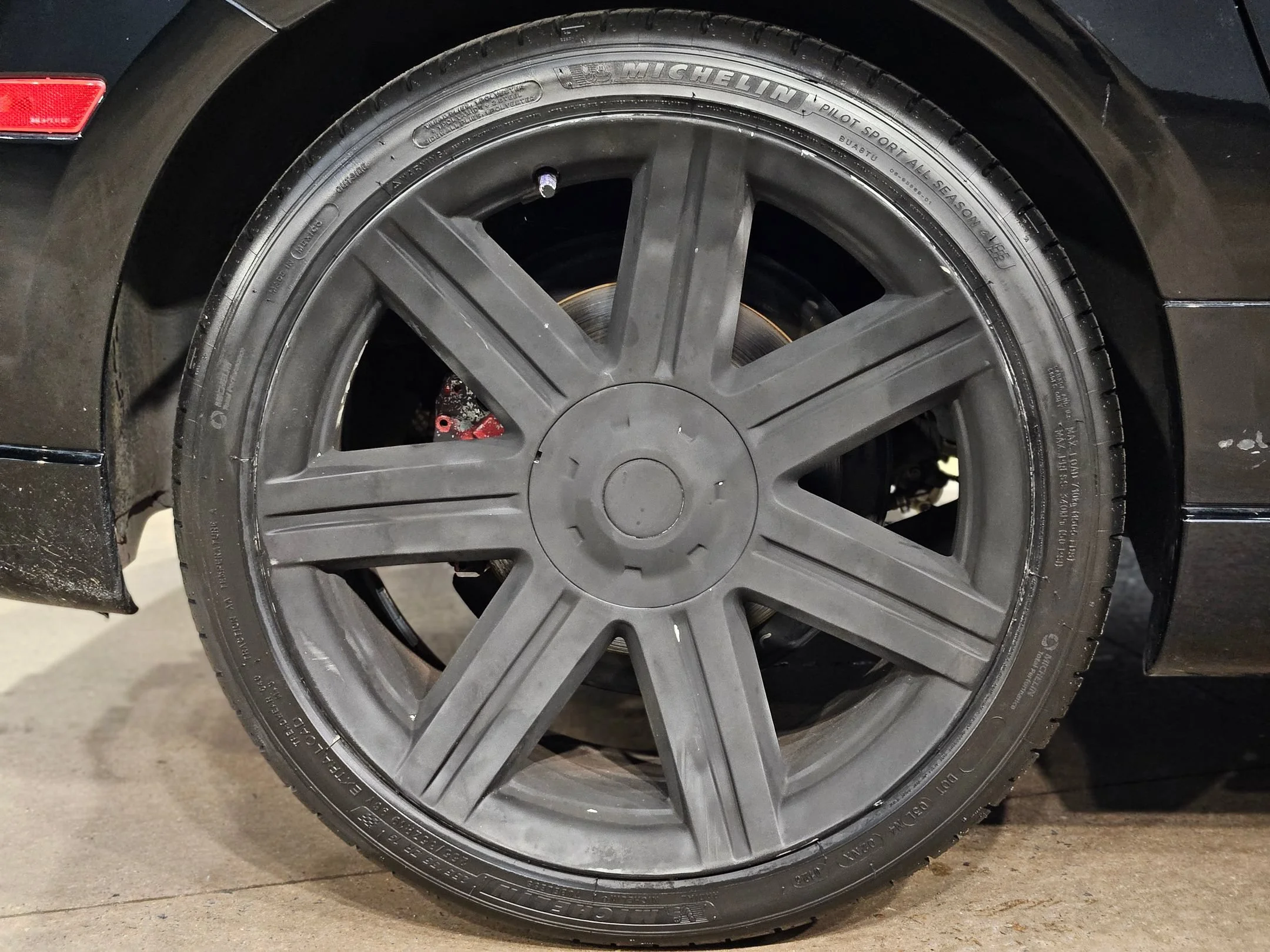 Used 2004 Black Chrysler  image 24