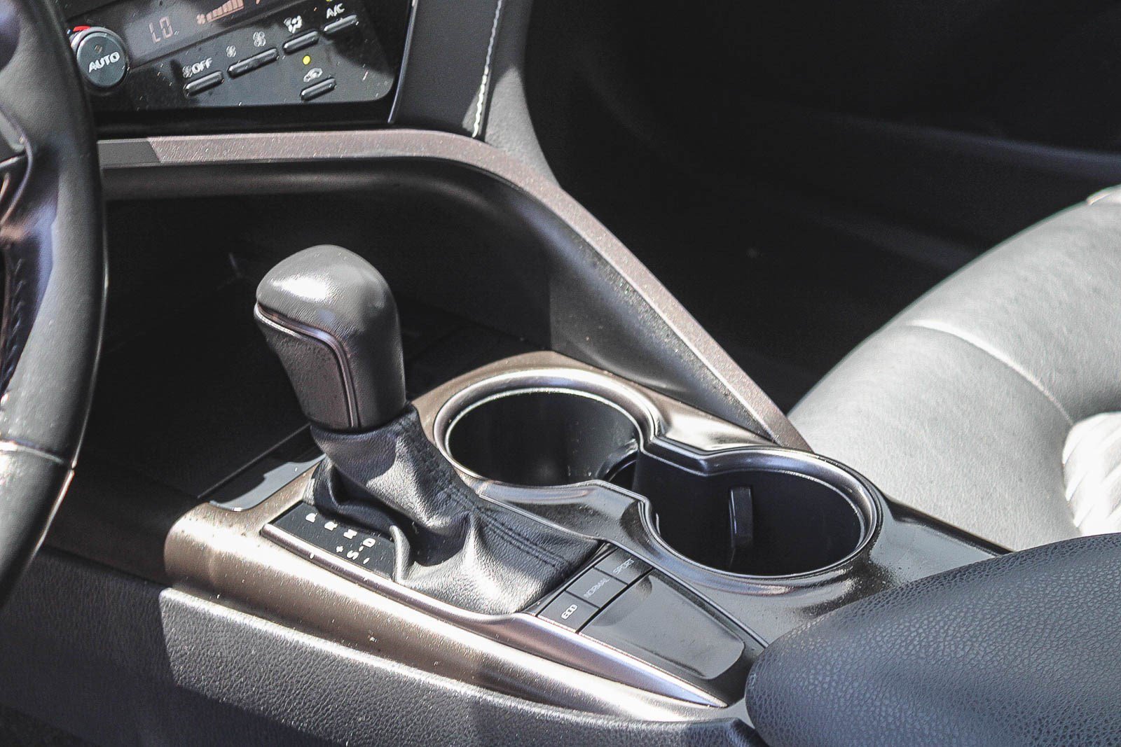 Certified Used 2023 Ice Toyota SE image 18