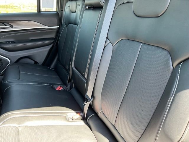 New 2026 Bright White Clear-Coat Exterior Paint Jeep Limited Reserve image 22