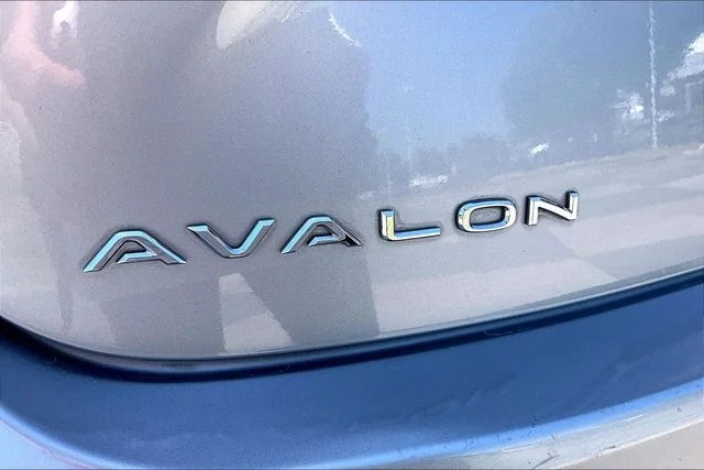 Used 2015 Silver Toyota Limited image 8