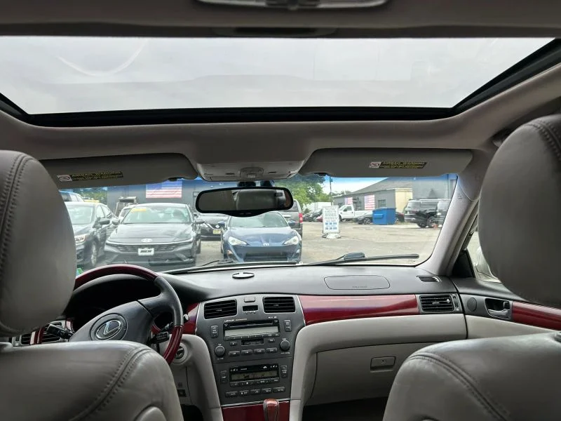Used 2003 Gold Lexus ES 300 Sedan 4D image 41