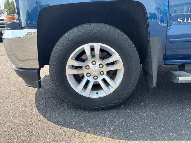 Used 2019 DEEP OCEAN BLUE METALLIC Chevrolet LT image 32