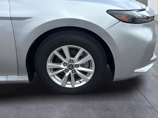 2025 Toyota Camry LE - Photo 9