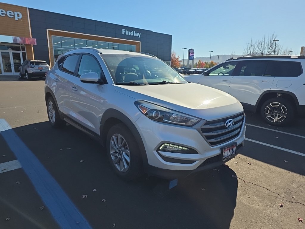 Used 2016 Silver Hyundai SE image 3