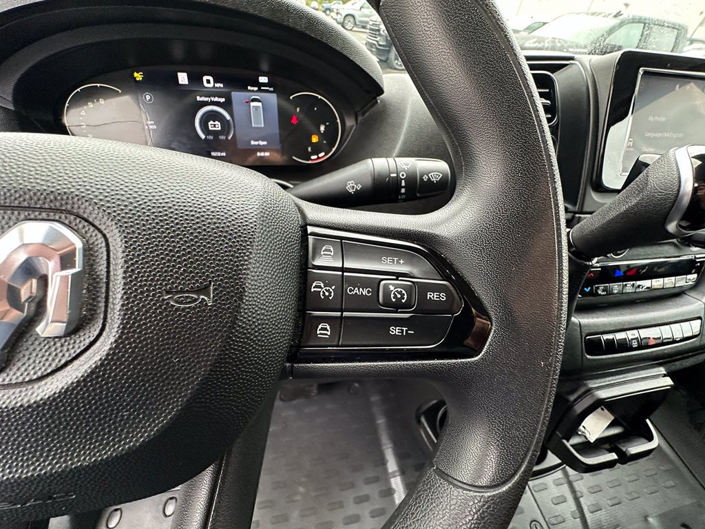 Used 2025 White Ram Base image 29