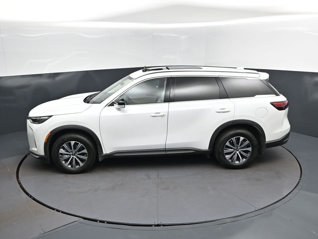 Certified Used 2026 White INFINITI PURE image 33