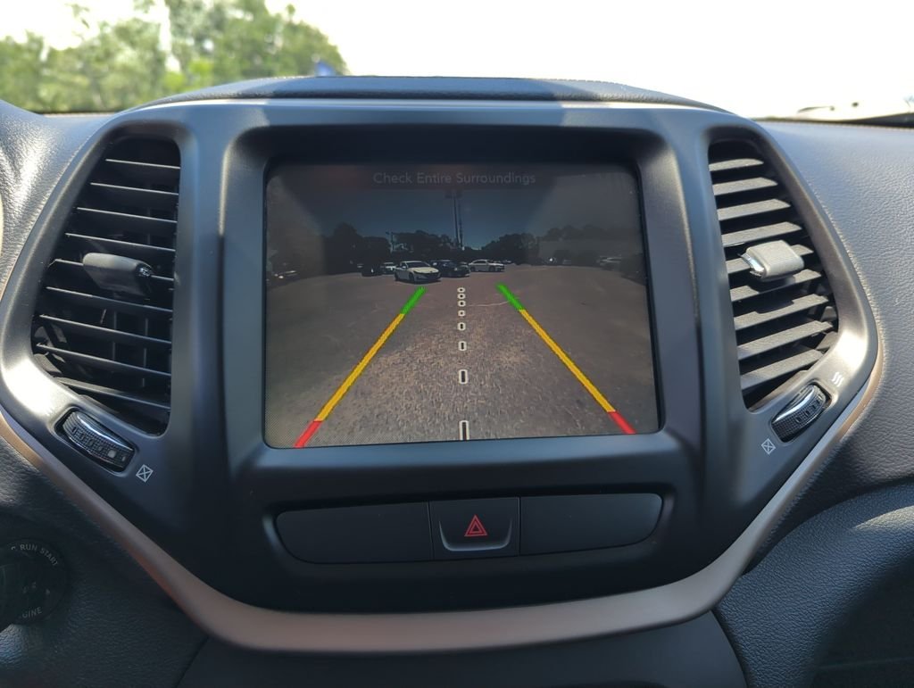 Used 2017 White Jeep Latitude image 26
