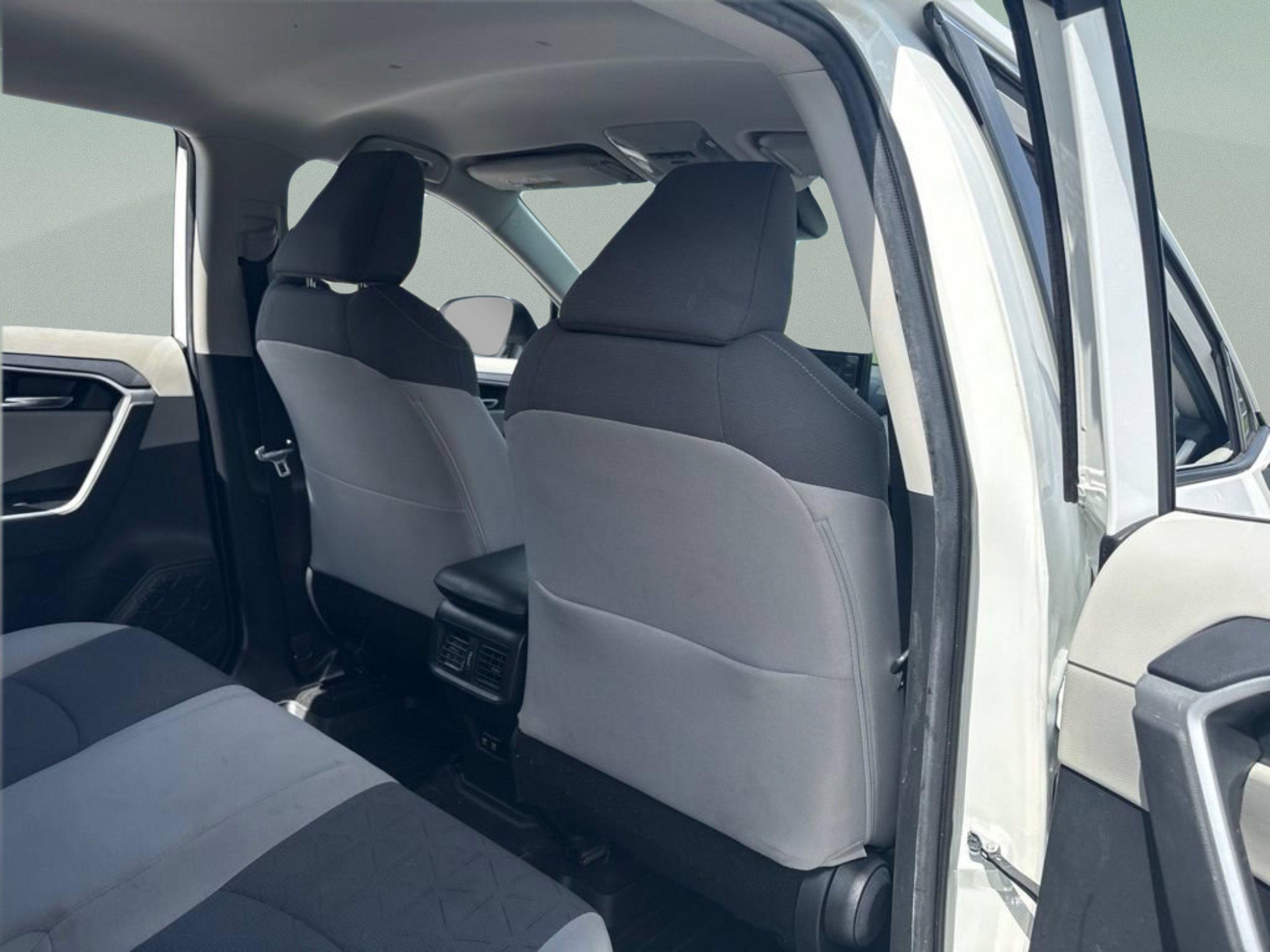 Used 2020 Super White Toyota XLE image 23