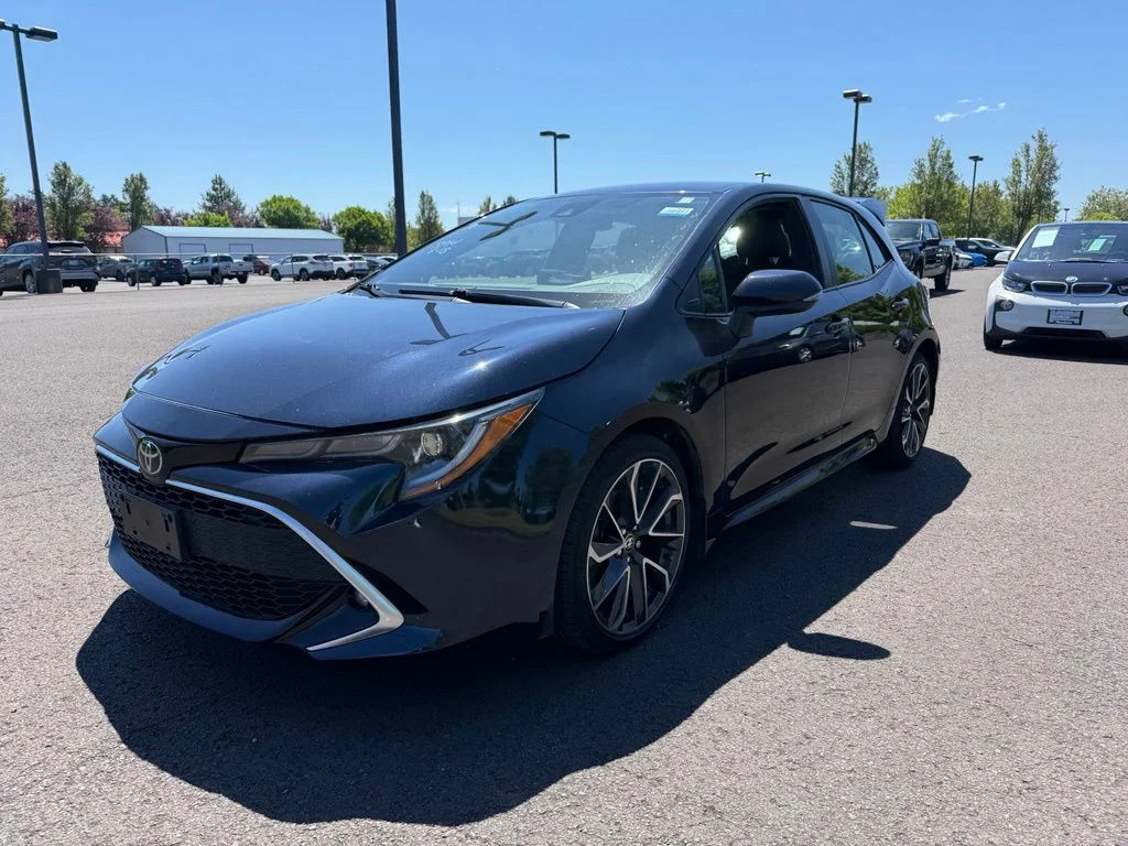 Used 2022 Galactic Aqua Mica Toyota XSE image 3