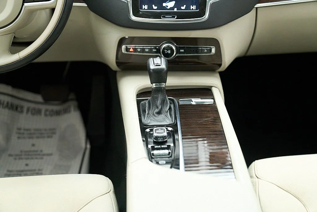 Used 2016 Blue Volvo T6 Momentum image 30