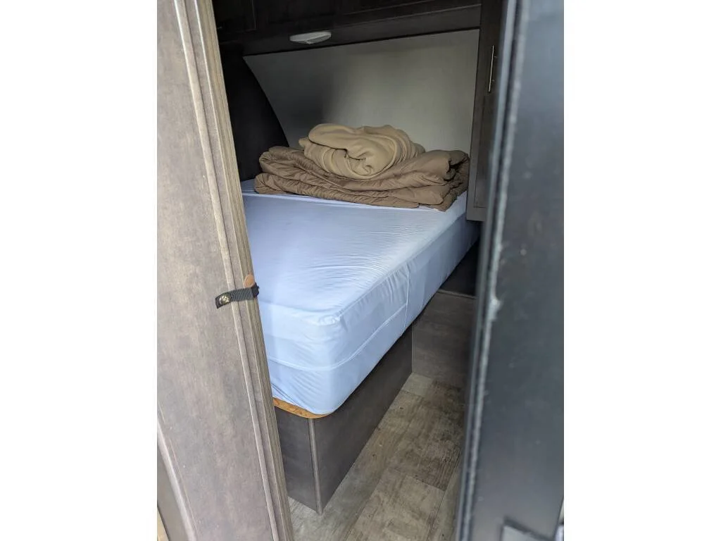 Used 2018  Cross Roads 254RB image 37