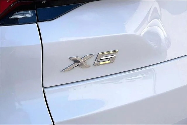 Certified Used 2024 Mineral White Metallic BMW xDrive40i image 29