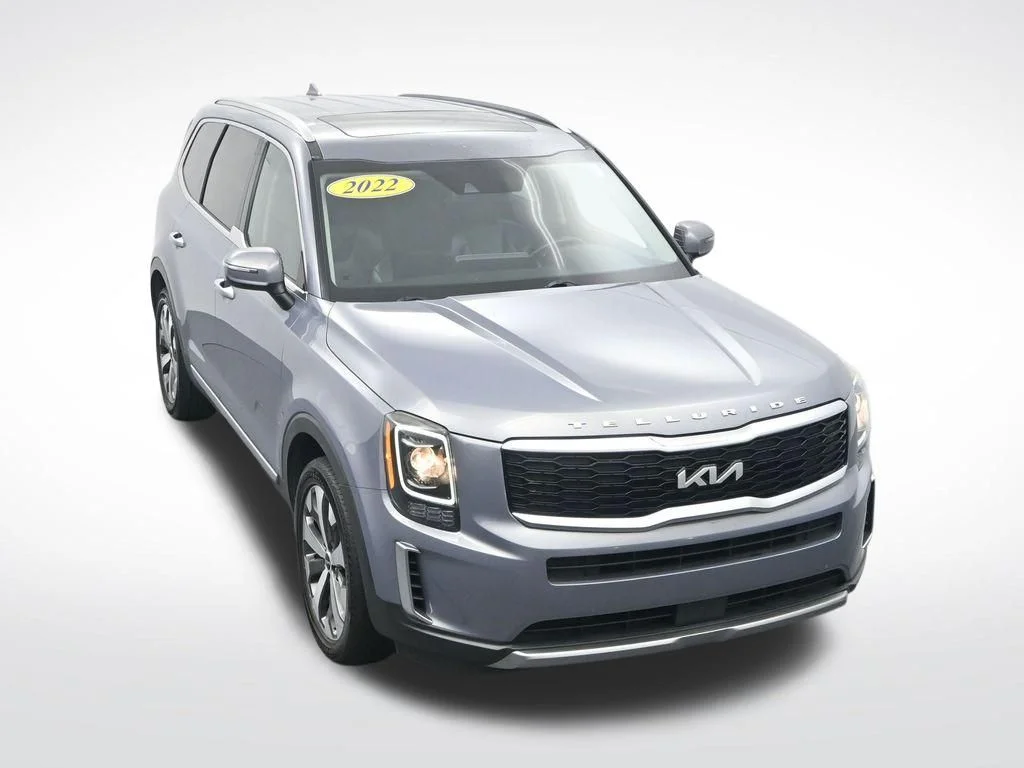 Used 2022 Everlasting Silver Kia S image 25