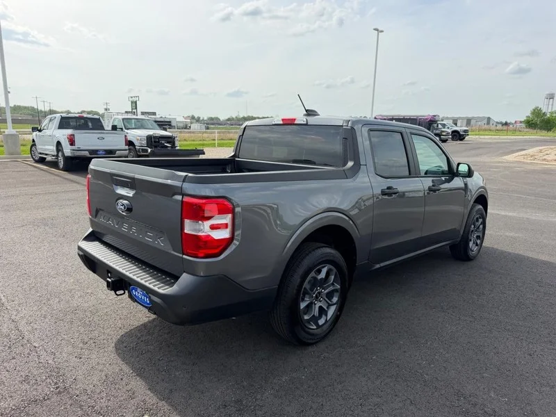 New 2026 Carbonized Gray Metallic Ford XLT image 5