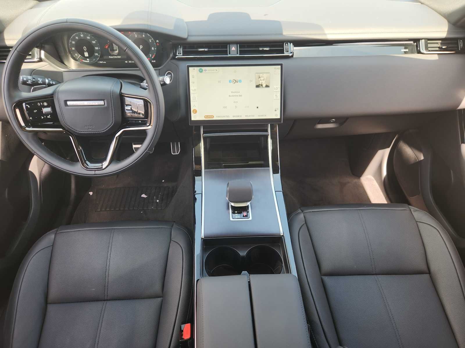 Used 2026 Arroios Grey Metallic Land Rover Dynamic SE image 3