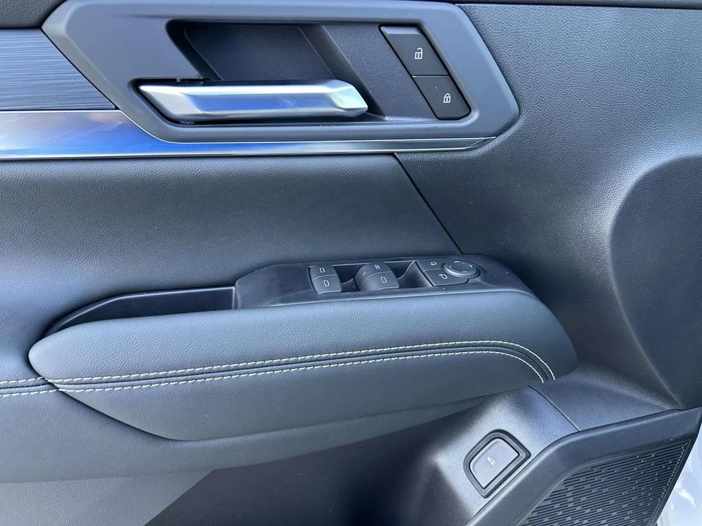New 2027 Summit White GMC Elevation image 15