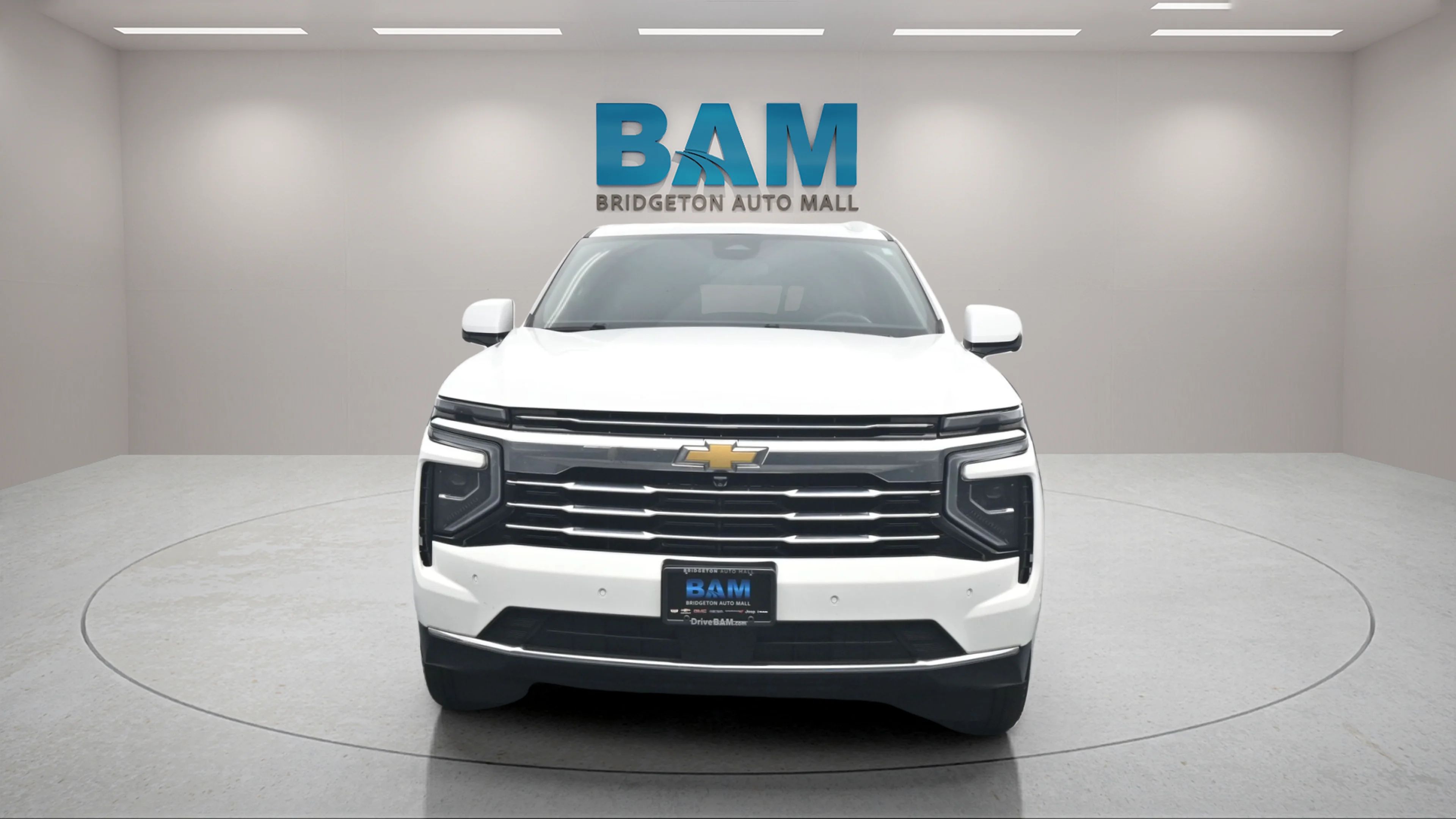 Used 2025 Summit White Chevrolet LT image 2