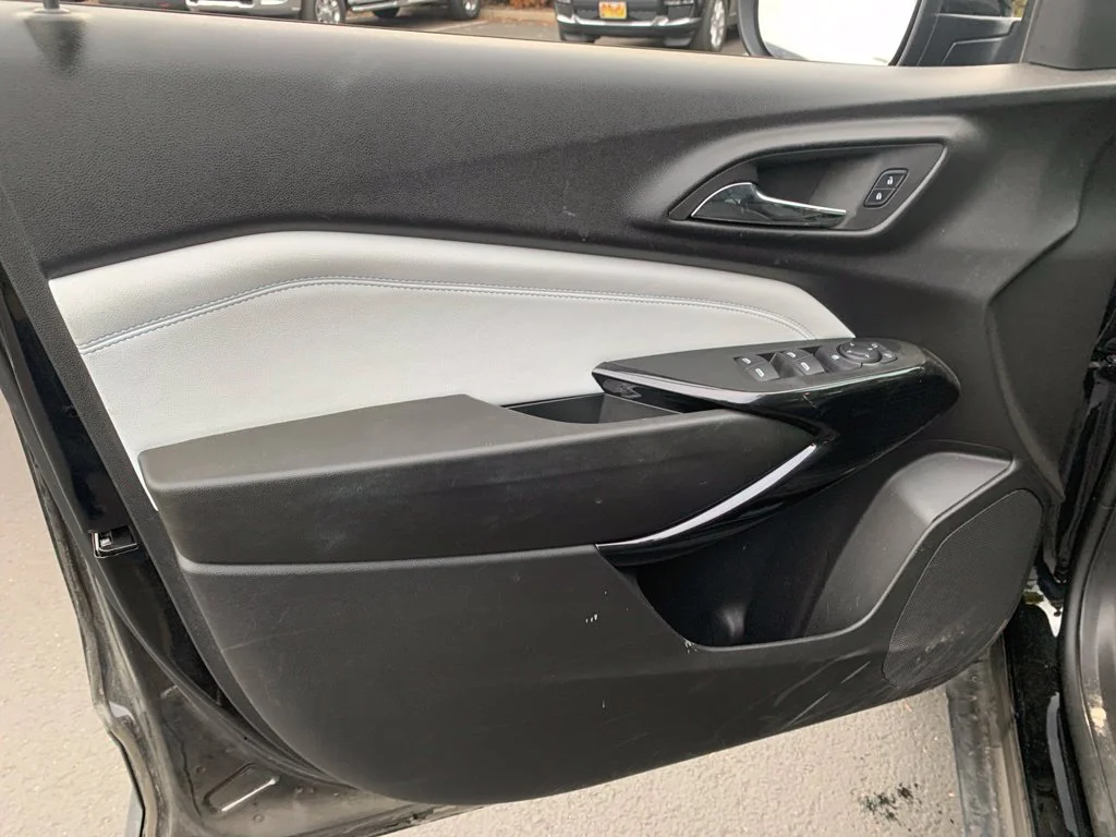 Used 2025 Mosaic Black Metallic Chevrolet LT image 10