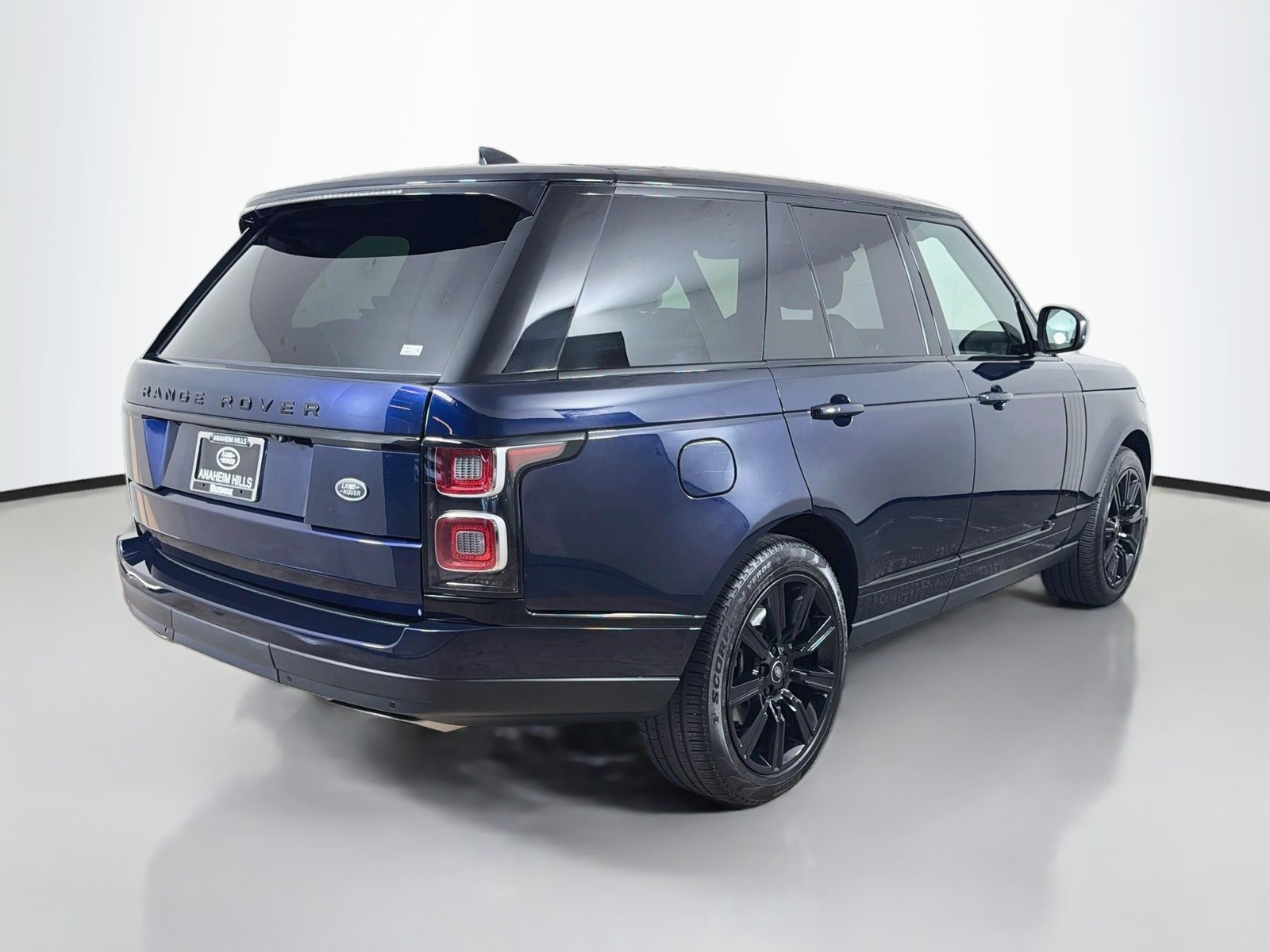 Used 2022 Portofino Blue Metallic Land Rover  image 5