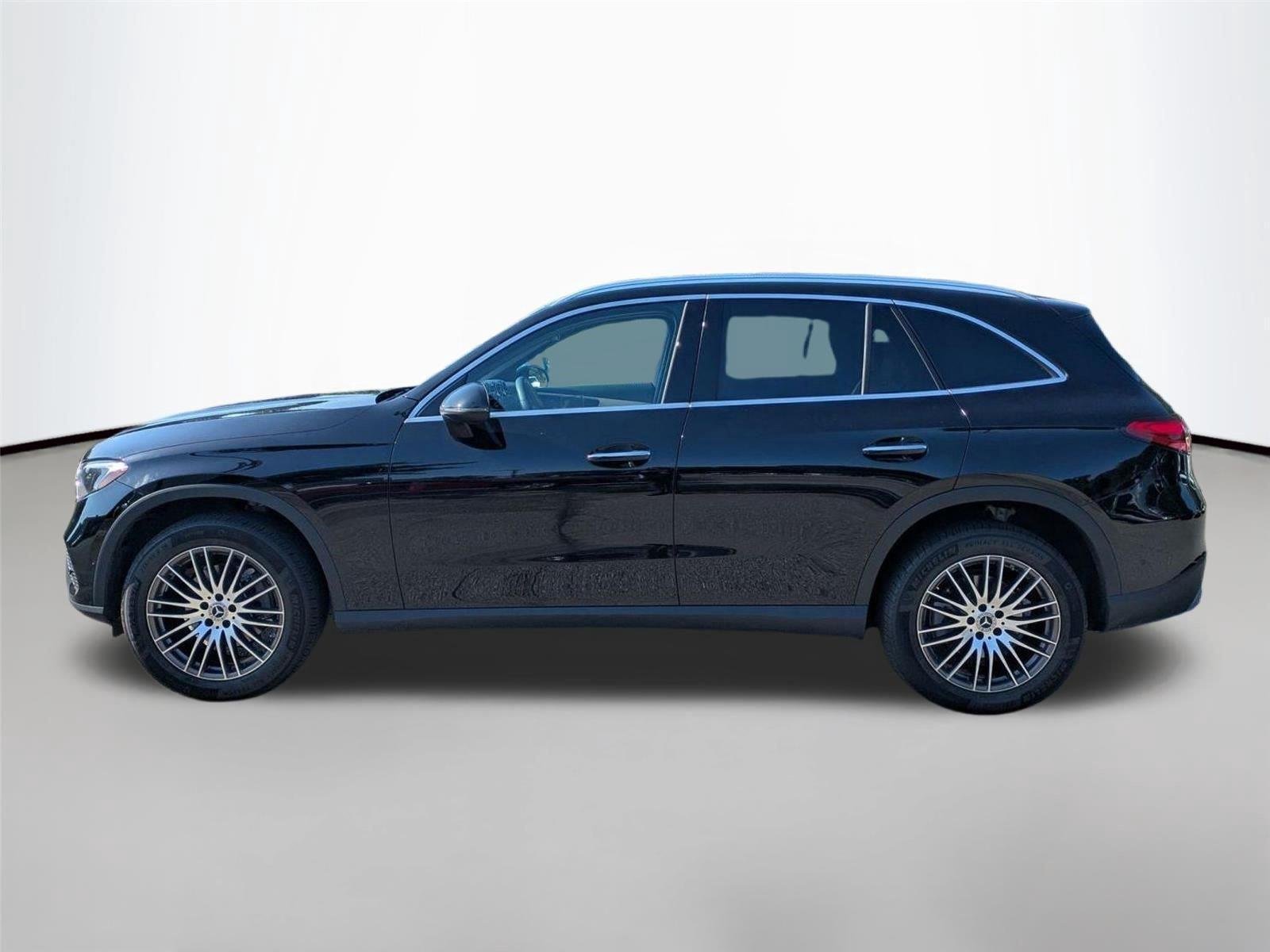 Used 2024 Black Mercedes-Benz GLC 300 image 5