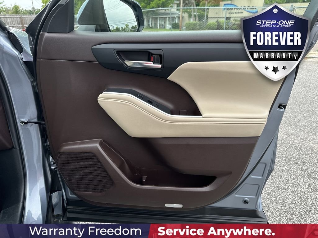 Used 2022  Toyota XLE image 38