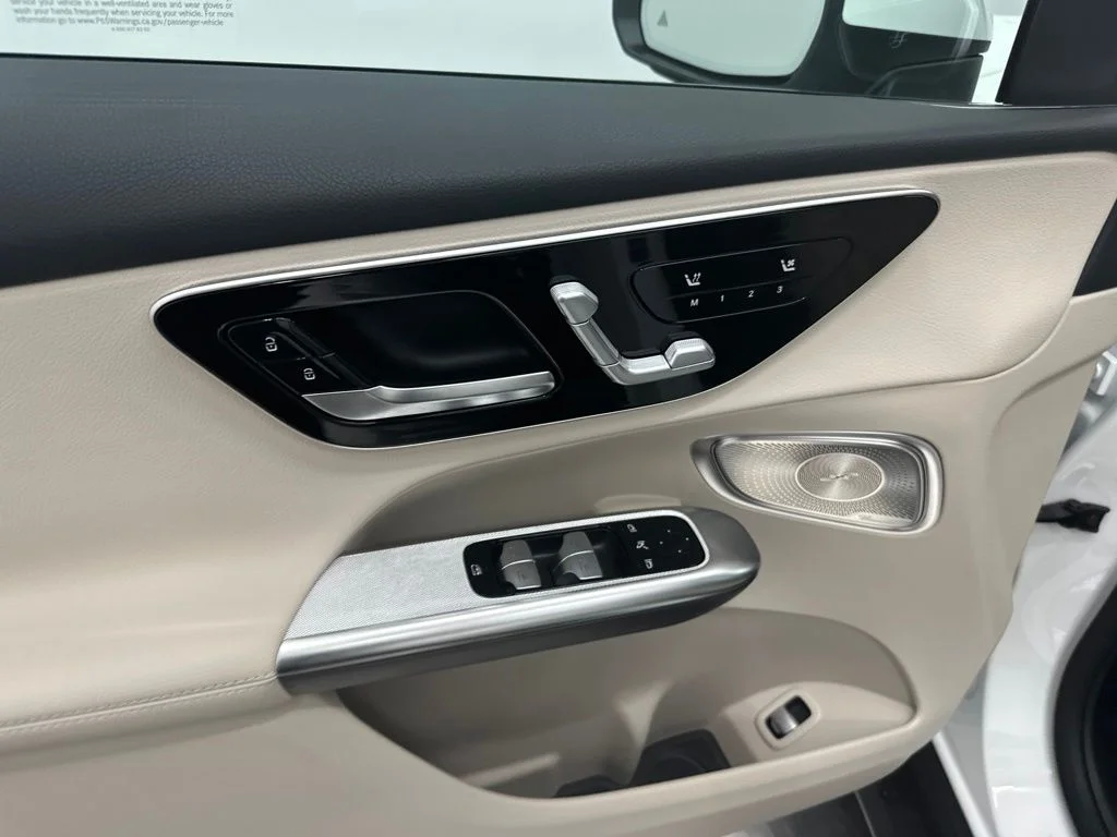 New 2027 White Mercedes-Benz GLC 300 image 14