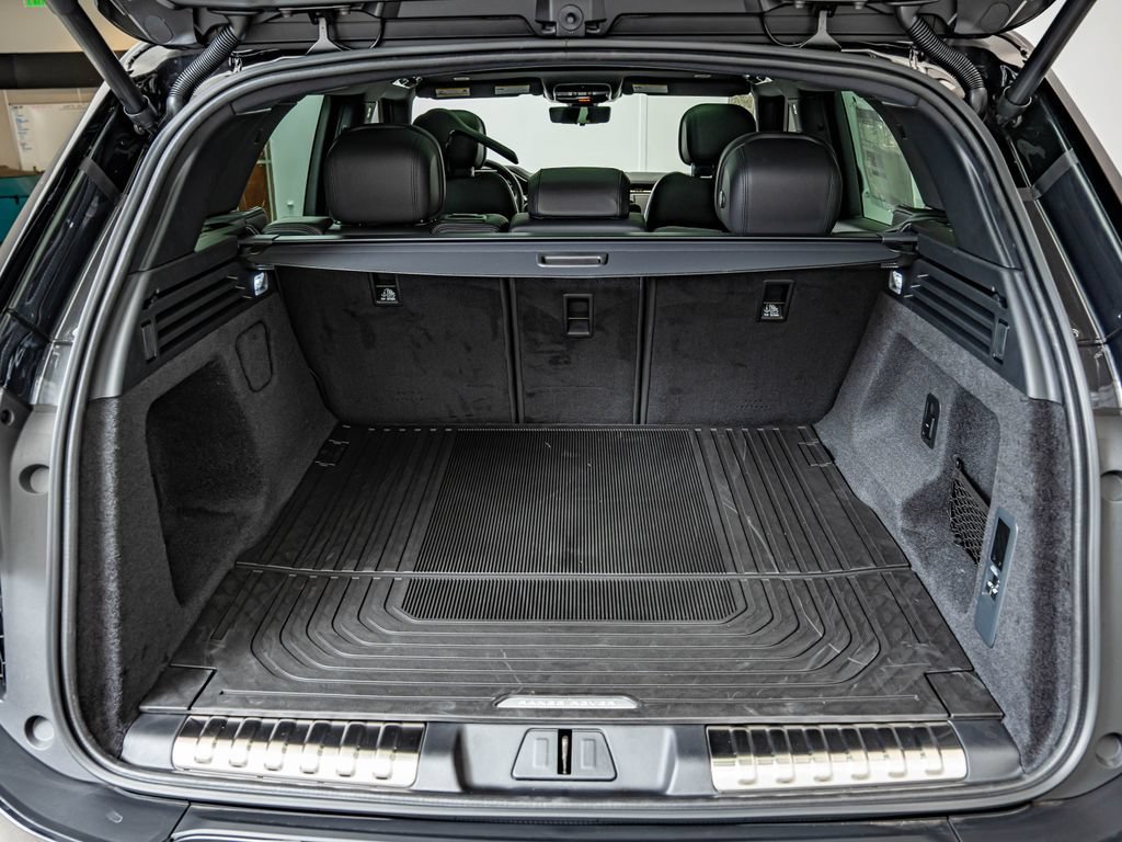 New 2026 Carpathian Grey Land Rover Dynamic SE image 37
