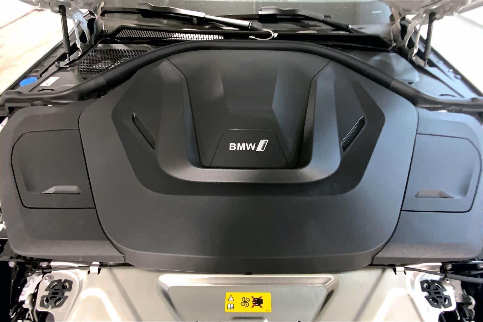 New 2026 Mineral White Metallic BMW xDrive40 image 16