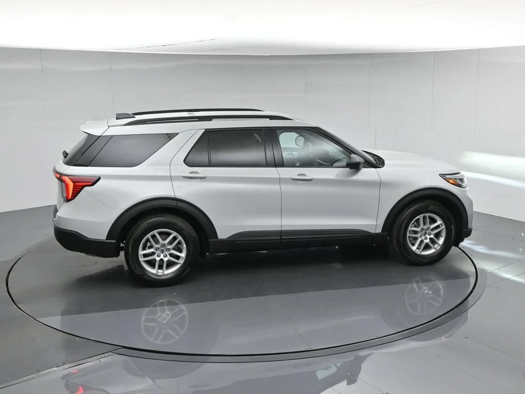 New 2027 Avalanche Gray Ford Active image 44
