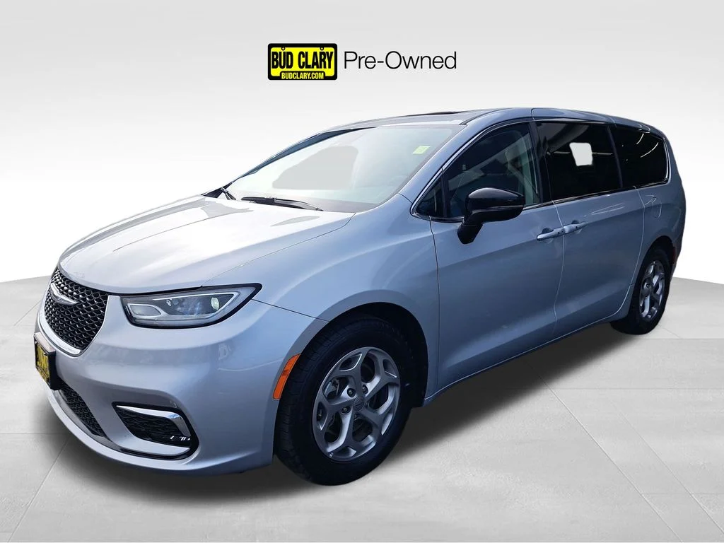 2024 Chrysler Pacifica Limited's photo