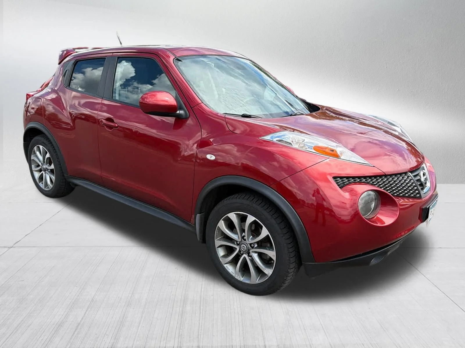 Used 2013 Cayenne Red Nissan SL image 4