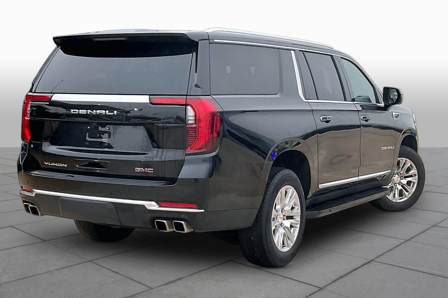2025 GMC Yukon XL Denali - Photo 12