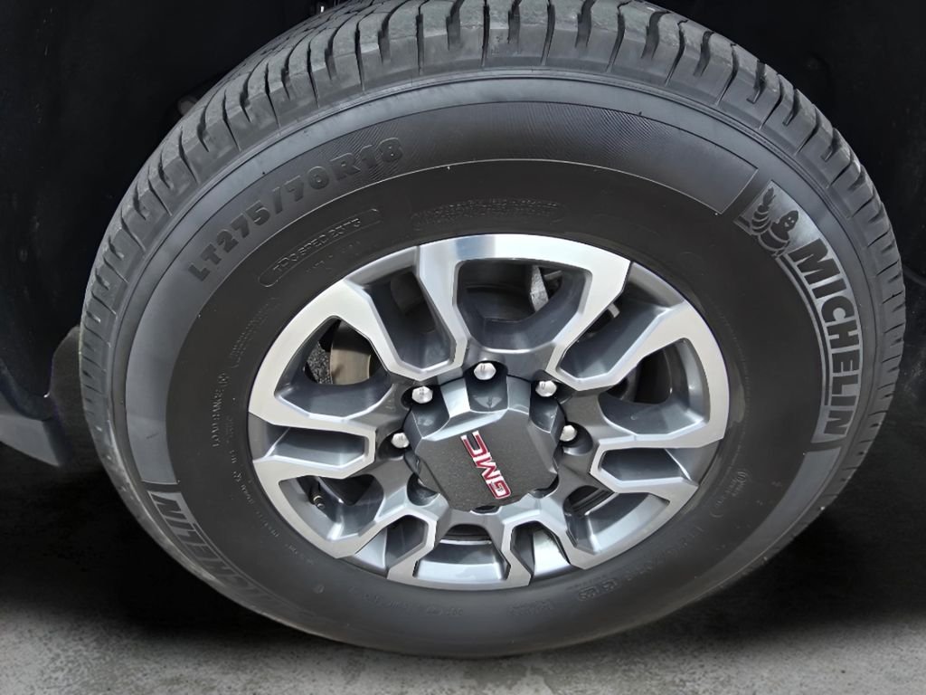 Used 2025 Sterling Metallic GMC SLE image 27