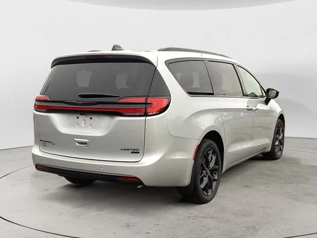 New 2026 Silver Mist Clearcoat Chrysler LIMITED AWD image 6