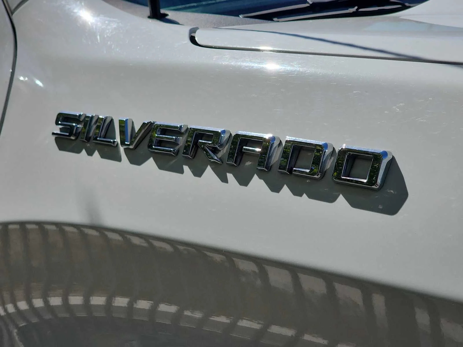 Used 2025 Summit White Chevrolet LT image 23