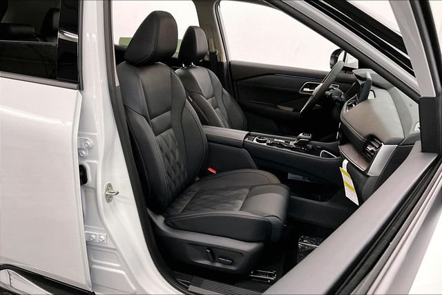 New 2026 Everest White Nissan Platinum image 36
