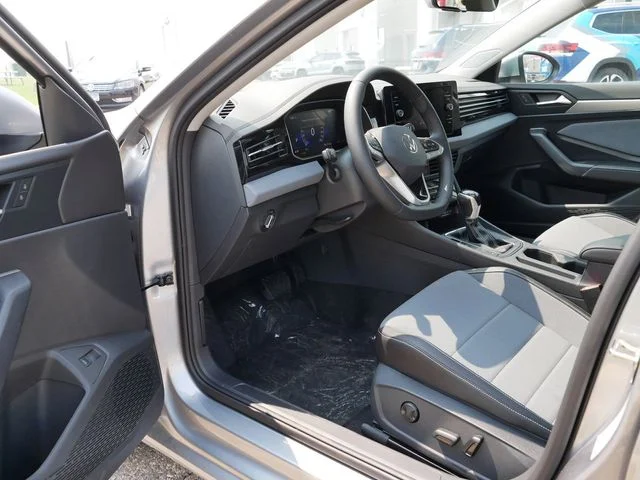 2025 Volkswagen Jetta SE - Photo 7