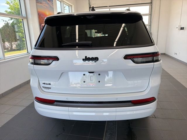 New 2026 Bright White Clear-Coat Exterior Paint Jeep Limited Reserve image 4