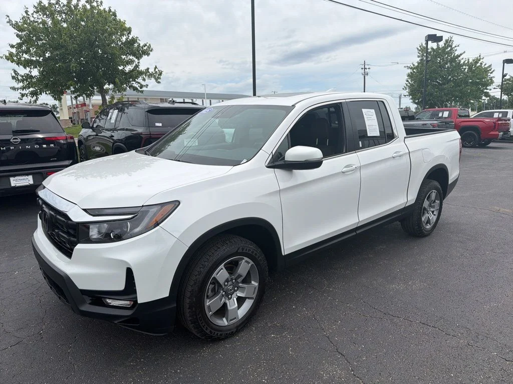 Used 2025 White Honda RTL image 2